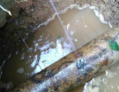 雨花台楼顶渗水维修公司分享下地暖漏水的原因及检测方法。